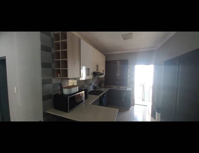 2 BEDROOM FLAT FOR SALE IN MORNINGSIDE